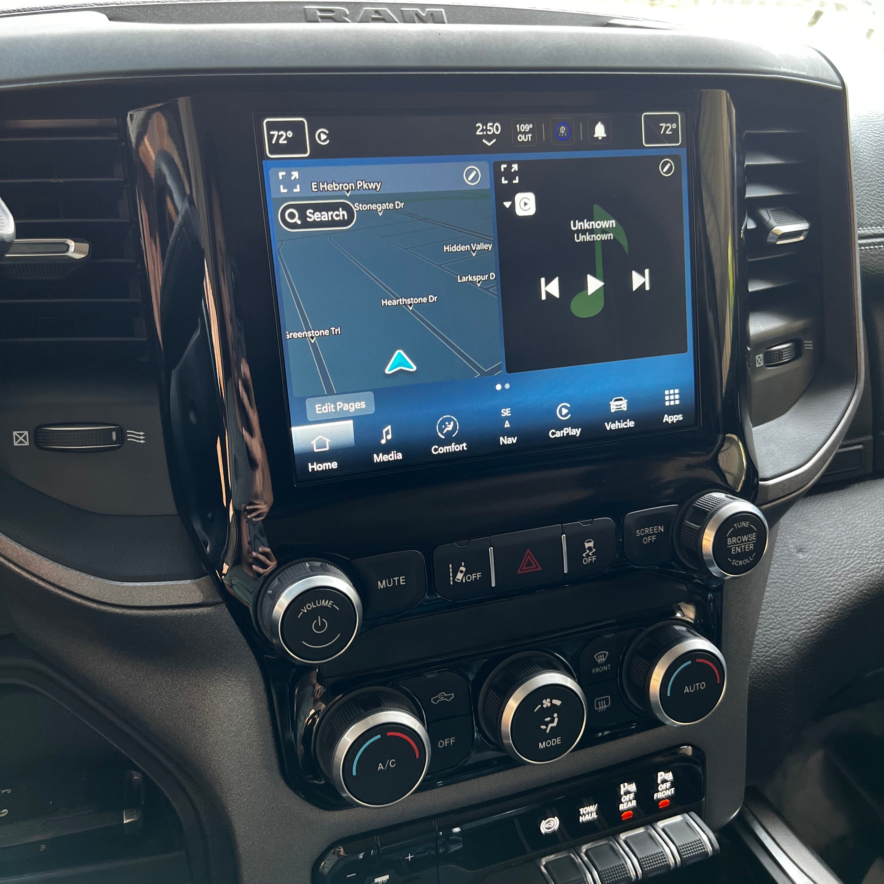 2019-2024 RAM Heavy Duty 2500/3500 UBL Uconnect 5 Upgrade kit with 8.4-inch Touchscreen including Wireless Apple CarPlay / Android Auto